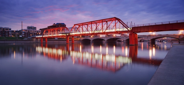 Des Moines Union Railway Bridge / Safdie Rabines Architects - Pedestrian Bridge, Arch, Cityscape