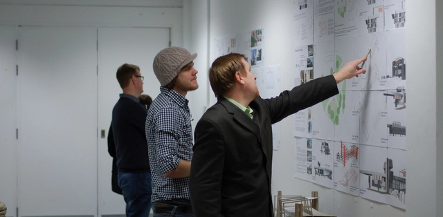 Why Do Professors "Rip Apart" Projects In The Final Review? - Featured Image