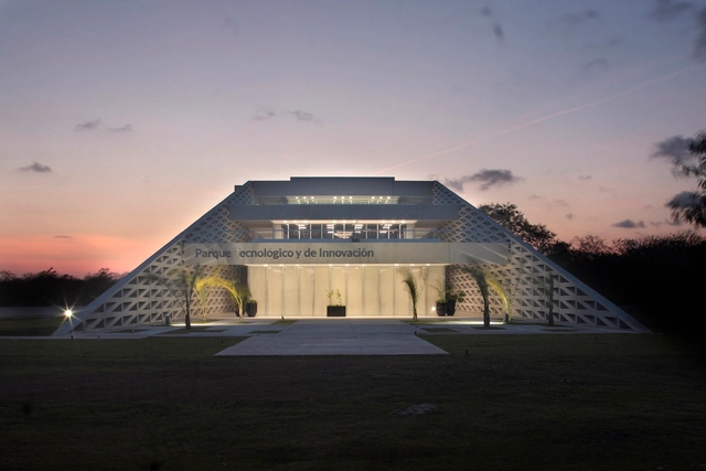 TecniA Biotechnology Institute / Augusto Quijano Arquitectos - Institutional Buildings