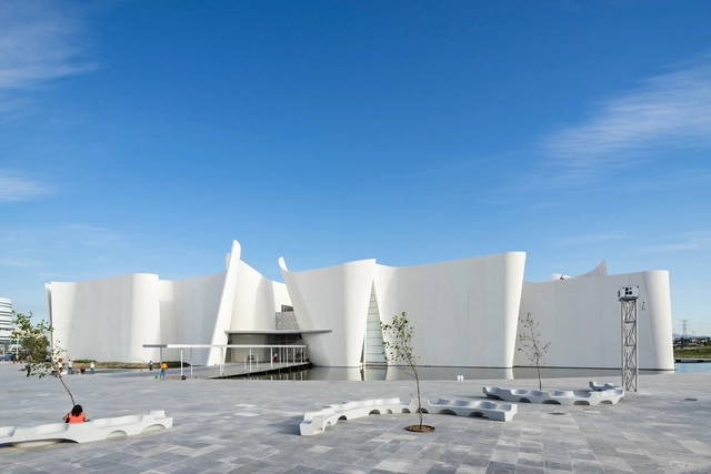 How Architects Realized the Curving, Twisted, Slanted Walls in Toyo Ito's Mexican Museum - Featured Image