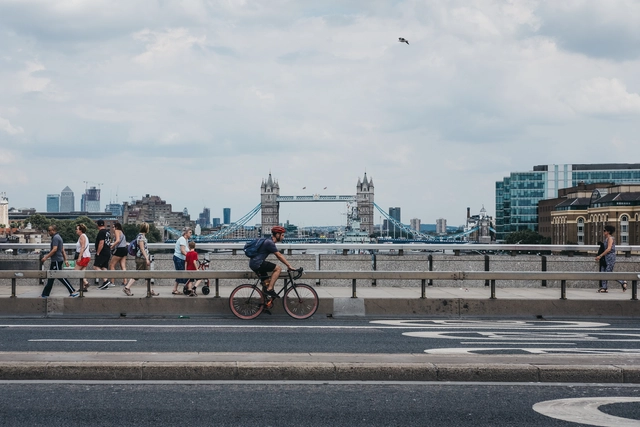 London Introduces Car-Free Streets as Lockdown Eases - Featured Image