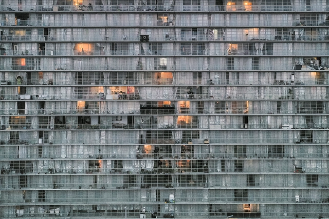 Transformação de 530 unidades habitacionais de Lacaton & Vassal, pelas lentes de Laurian Ghinitoiu - Imagem de Destaque