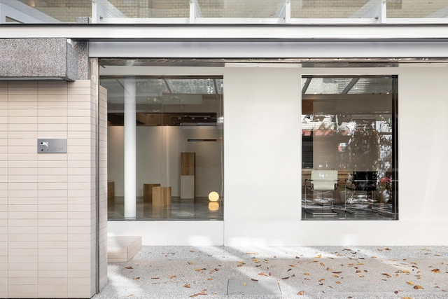 Studio In2 Office / Studio In2 - Interior Photography, Offices Interiors, Door, Facade, Column