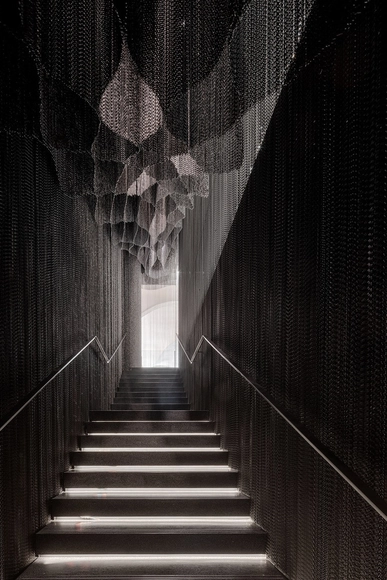 Metallic Layers in Dialogue with Light: An Abstract Intervention at Casa Batlló - Featured Image