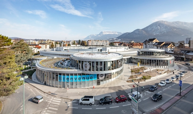 Les Nouvelles Galleries  / Manuelle Gautrand Architecture - Exterior Photography, Store, Facade, Cityscape