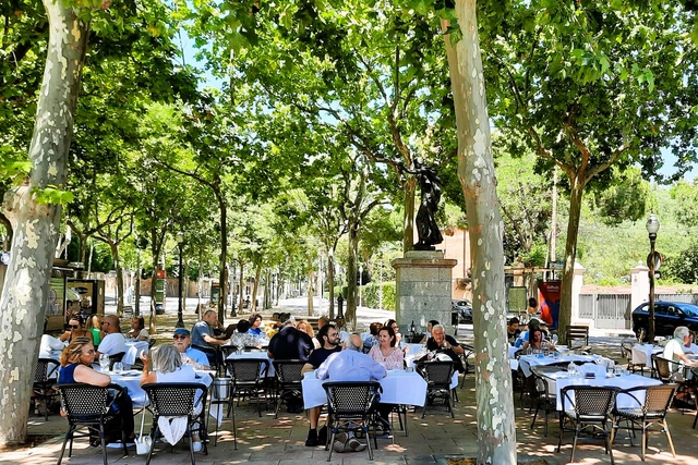 The Barcelona Model: Public Space as a Synonym for Urban Adaptation - Featured Image