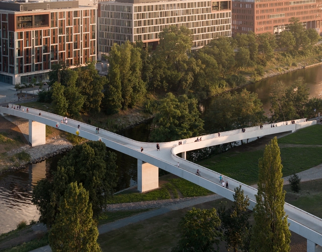 Pedestrian Infrastructure: 15 Bridges Connecting Public Spaces and Transforming Cities - Featured Image
