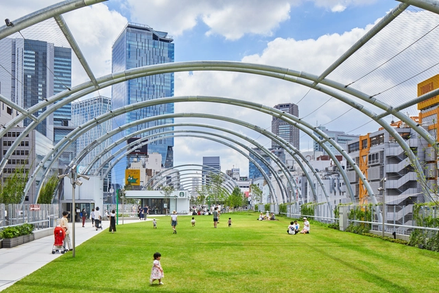 城市向上：探讨高架公共空间的社会影响 - 主图