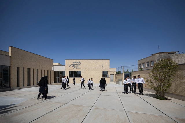 Frough-E-Mehr Secondary School  / Padiav Parth Architects - Schools 