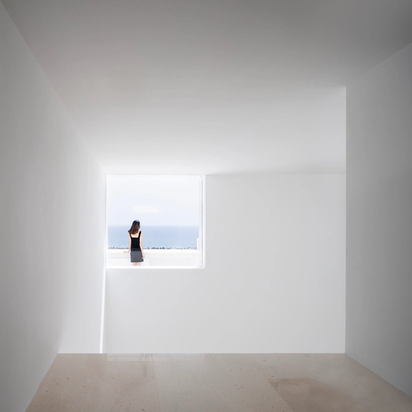 Windows as Thresholds That Merge Interior and Exterior Spaces - Featured Image